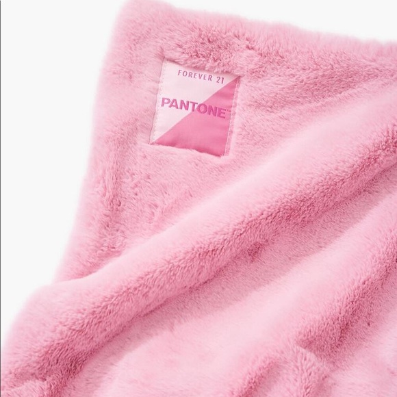 New Pantone x Forever 21 soft throw - Picture 2 of 7